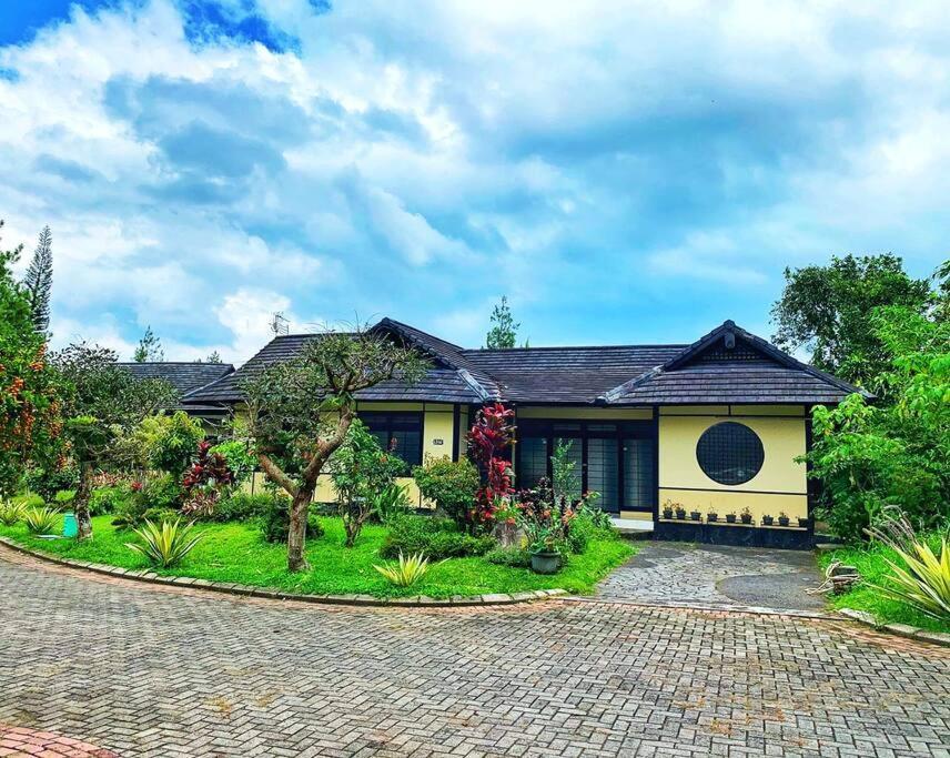 Designer Villa Osaka Puncak Kültér fotó