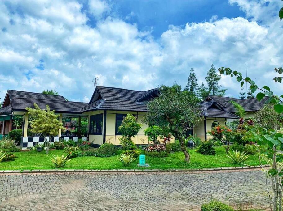Designer Villa Osaka Puncak Kültér fotó