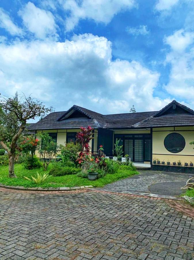 Designer Villa Osaka Puncak Kültér fotó