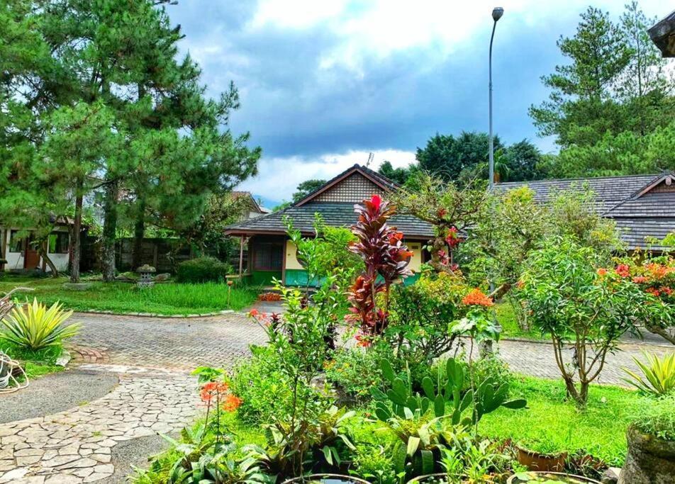 Designer Villa Osaka Puncak Kültér fotó