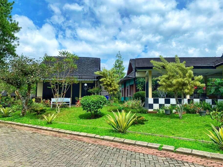 Designer Villa Osaka Puncak Kültér fotó