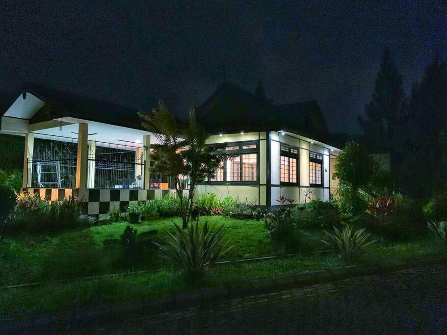 Designer Villa Osaka Puncak Kültér fotó