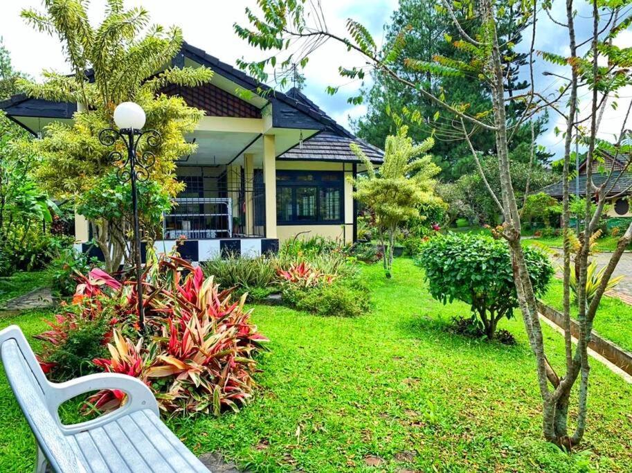 Designer Villa Osaka Puncak Kültér fotó