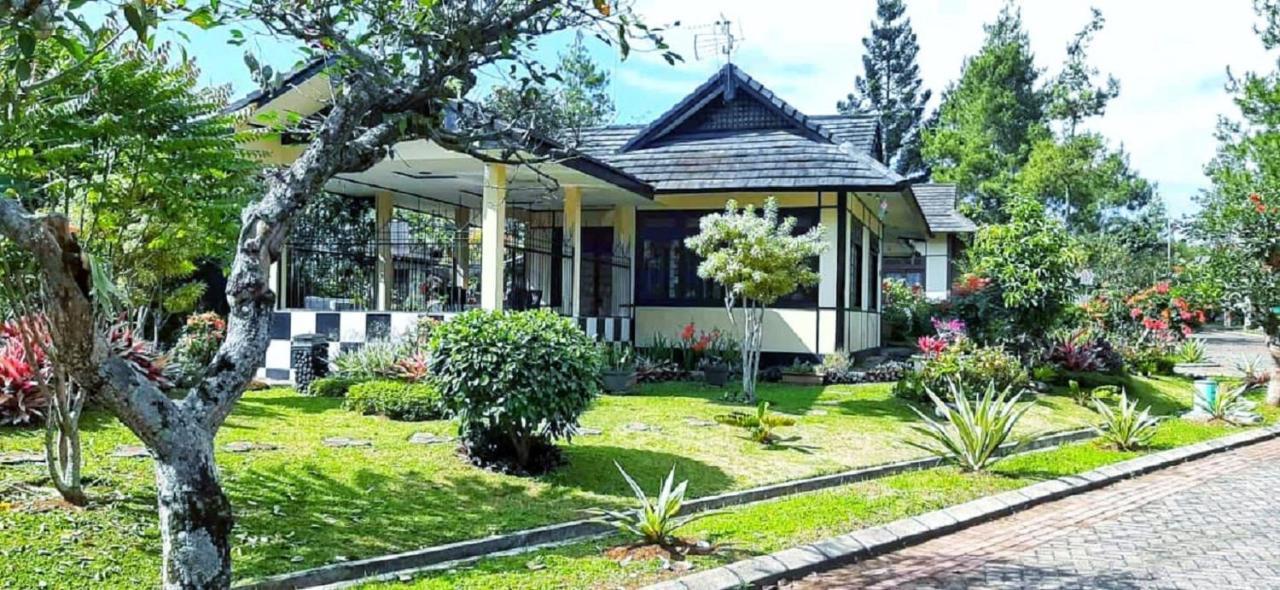 Designer Villa Osaka Puncak Kültér fotó